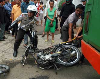  Gambar  kecelakaan  sepeda motor  t4belajarblogspot